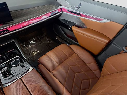 Certified 2023 BMW 760i xDrive AWD/4WD image 25