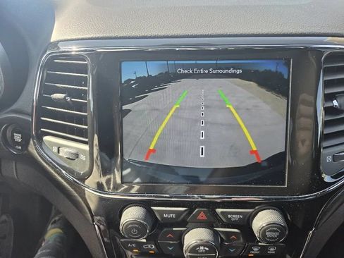Used 2021 Jeep Grand Cherokee Laredo X AWD/4WD image 31