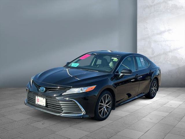 Certified 2022 Toyota Camry XLE w/ Cold Weather Package FWD image 1