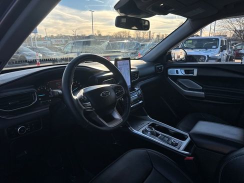 Used 2023 Ford Explorer Limited w/ Limited Technology Package image 17