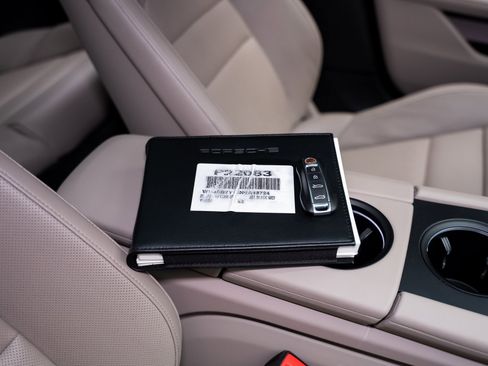 Used 2022 Porsche Taycan 4S image 76