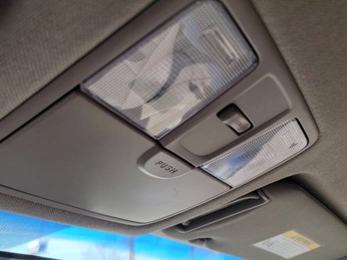 Used 2016 Hyundai Elantra SE w/ Option Group 02 image 9