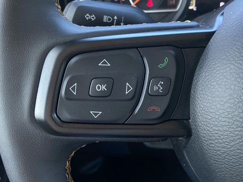 Used 2024 Jeep Gladiator Sport AWD/4WD image 19