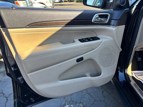 Used 2014 Jeep Grand Cherokee Limited w/ Luxury Group II image 14