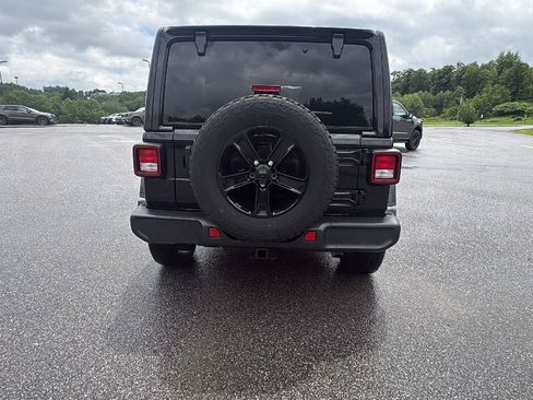Used 2023 Jeep Wrangler Unlimited Sahara AWD/4WD image 5