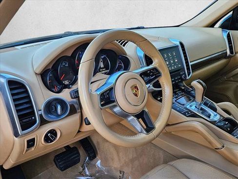 Used 2017 Porsche Cayenne Platinum Edition image 10