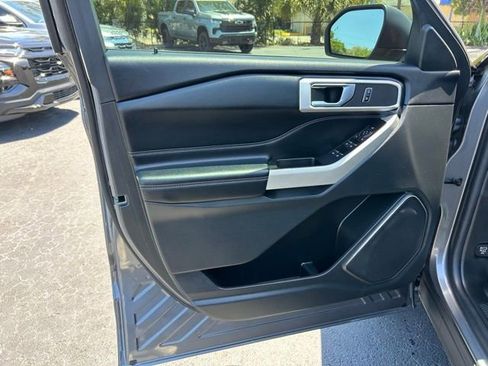Used 2022 Ford Explorer XLT image 12