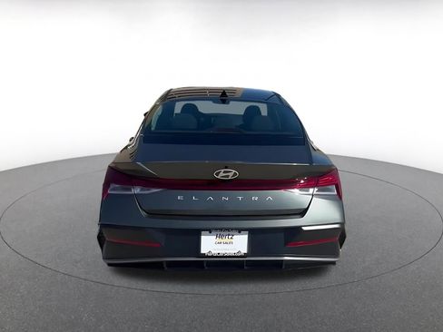 Used 2025 Hyundai Elantra SEL image 12