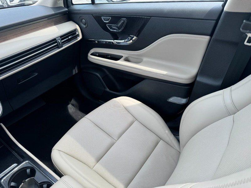 Certified 2025 Lincoln Corsair Reserve w/ Equipment Group 202A AWD/4WD image 11