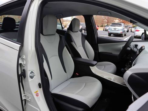 Used 2016 Toyota Prius Three Touring image 5