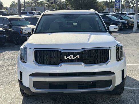 Certified 2025 Kia Telluride EX w/ EX Captain's Chair Package FWD image 3