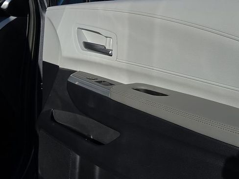 Used 2025 Toyota Sienna XLE image 14