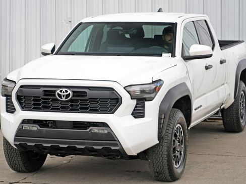 Used 2024 Toyota Tacoma TRD Off-Road image 46
