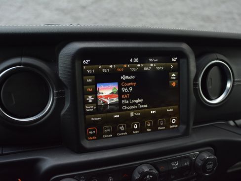 Used 2020 Jeep Wrangler Unlimited Sahara AWD/4WD image 19