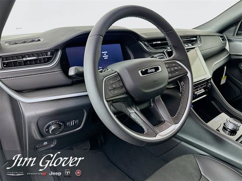 New 2025 Jeep Grand Cherokee Altitude image 26