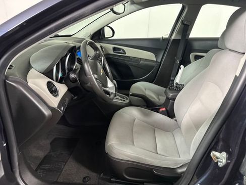 Used 2014 Chevrolet Cruze LT image 11