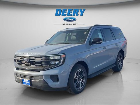 Used 2026 Ford Expedition Active image 3