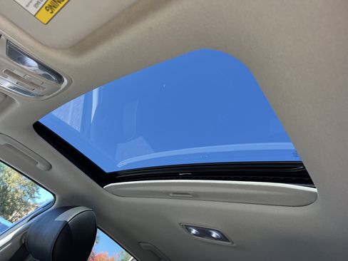 Used 2019 Kia Niro EX Premium w/ Sunroof Package image 32