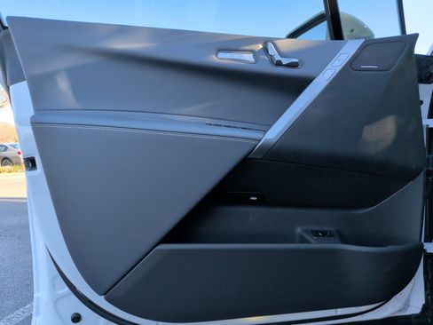 Used 2026 BMW iX xDrive60 w/ M Sport Package image 30