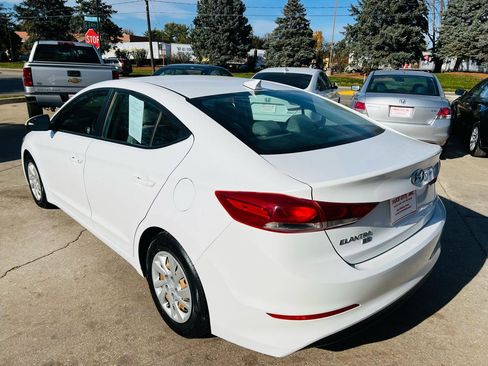 Used 2017 Hyundai Elantra SE image 5