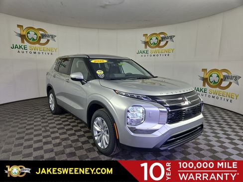 New 2026 Mitsubishi Outlander ES image 1