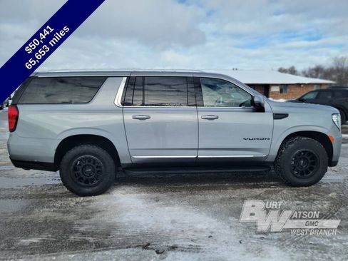 Used 2023 GMC Yukon XL SLT w/ SLT Premium Package image 7