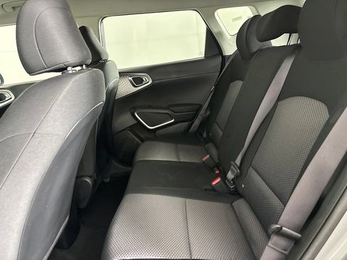 Used 2025 Kia Soul LX w/ LX Technology Package FWD image 22