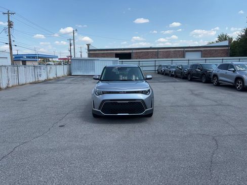 Used 2025 Kia Soul LX w/ LX Technology Package FWD image 4