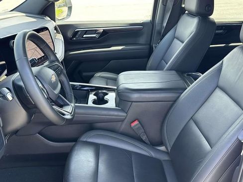Used 2025 Chevrolet Tahoe LT AWD/4WD image 9