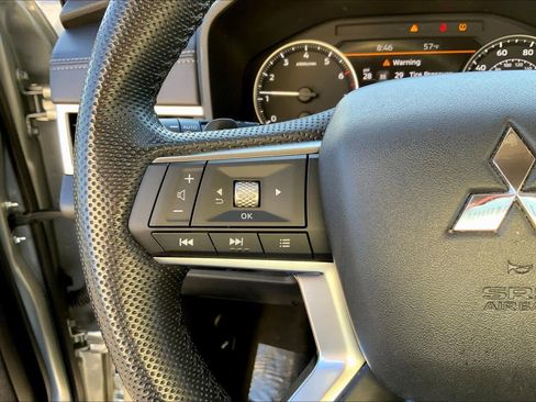 Used 2023 Mitsubishi Outlander SE image 22