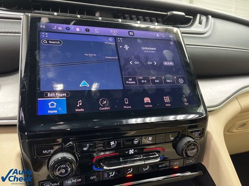 Used 2025 Jeep Grand Cherokee Limited w/ Luxury Tech Group II image 18