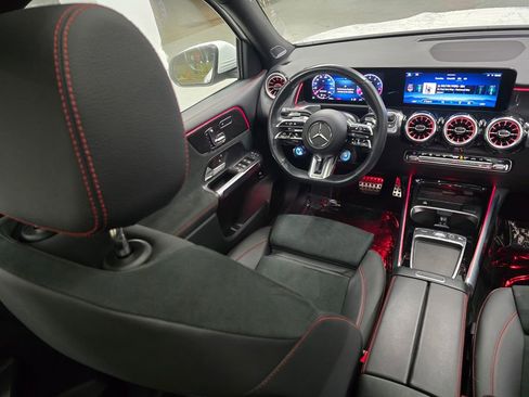 Used 2025 Mercedes-Benz GLB 35 AMG 4MATIC image 34