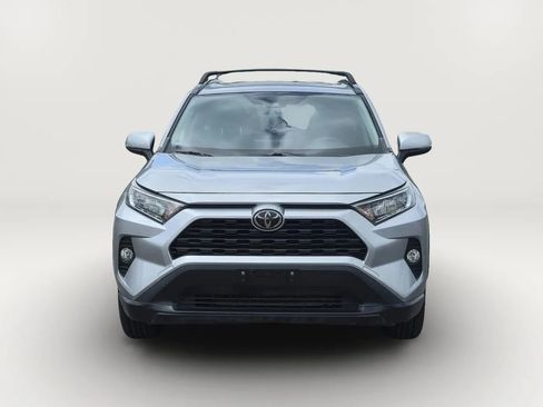 Used 2019 Toyota RAV4 XLE w/ Convenience Package FWD image 2