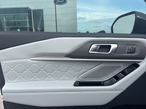 New 2025 Ford Explorer Platinum w/ Ultimate Package image 11
