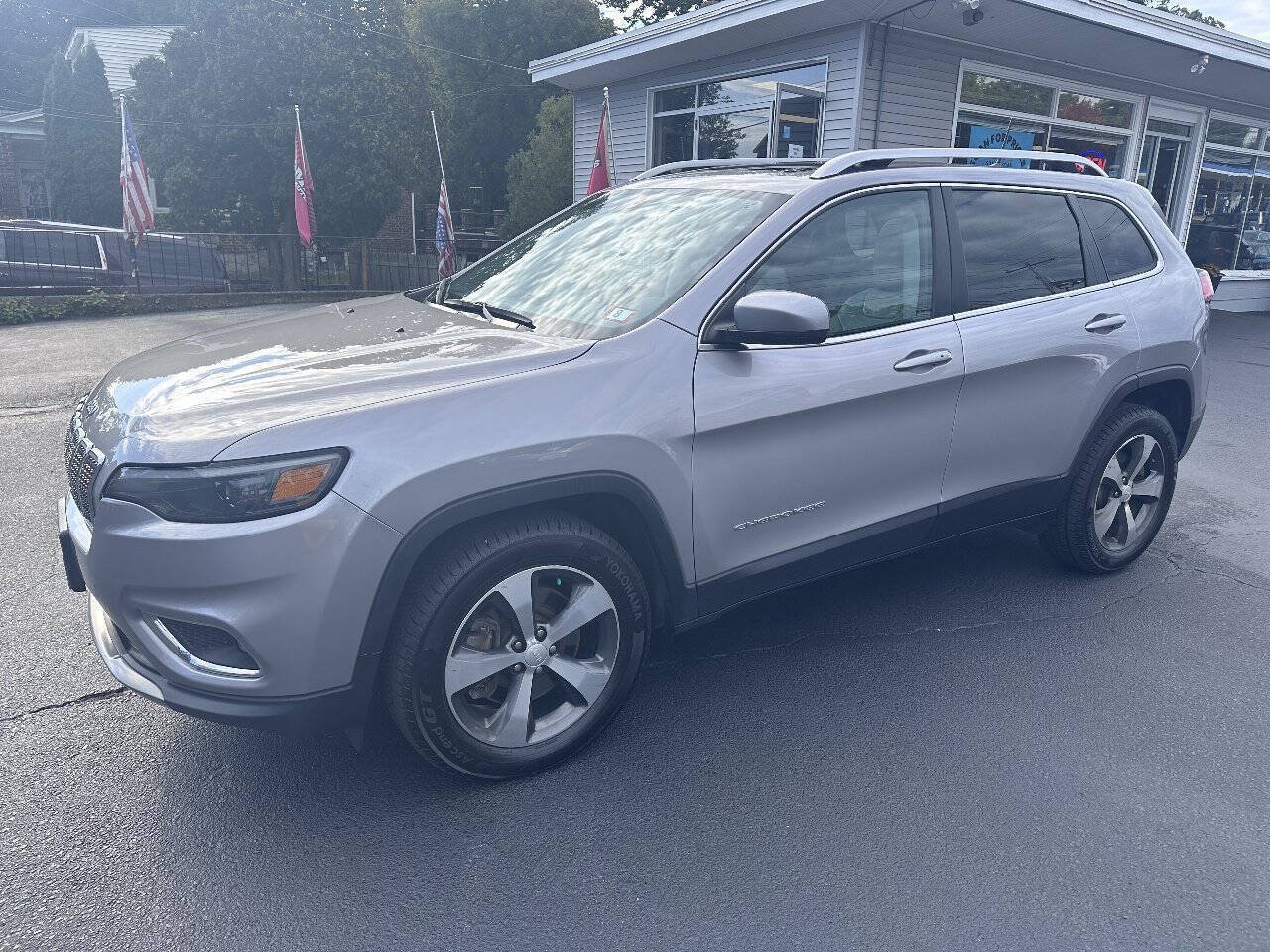 Used 2019 Jeep Cherokee Limited AWD/4WD image 11