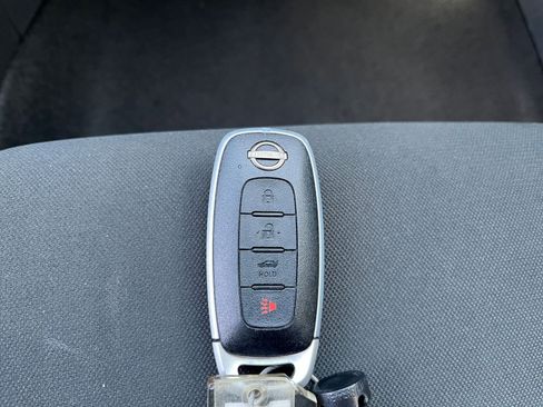 Used 2025 Nissan Versa SV FWD image 21