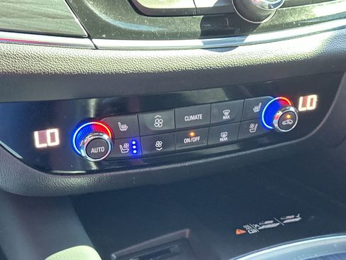 Used 2022 Buick Enclave Premium image 18