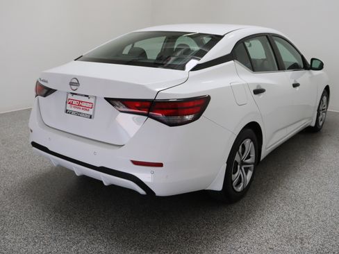 Used 2025 Nissan Sentra S FWD image 7