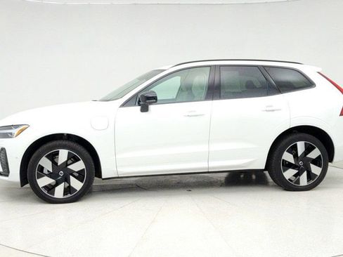 Used 2024 Volvo XC60 T8 Plus image 8