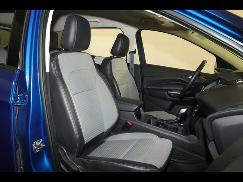 Used 2019 Ford Escape SE image 28