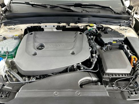 New 2025 Volvo XC40 B5 Ultra w/ Protection Package Premier image 23