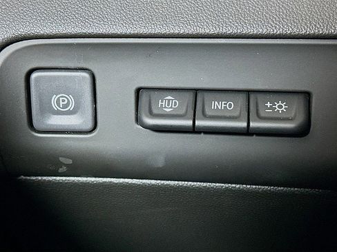 Used 2023 Buick Enclave Avenir w/ Avenir Technology Package image 10