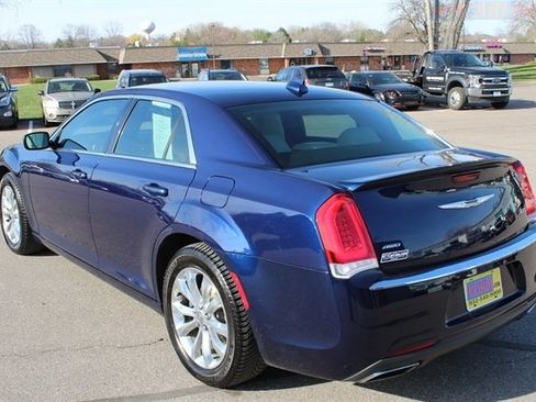 Used 2017 Chrysler 300 Limited AWD/4WD image 34