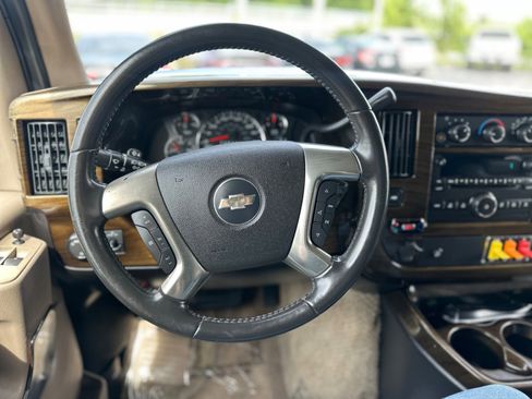Used 2008 Chevrolet Express 1500 w/ Preferred Equipment Group RWD image 19