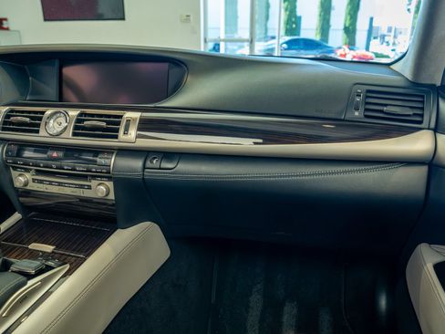 Used 2016 Lexus LS 460 w/ Comfort Package RWD image 20