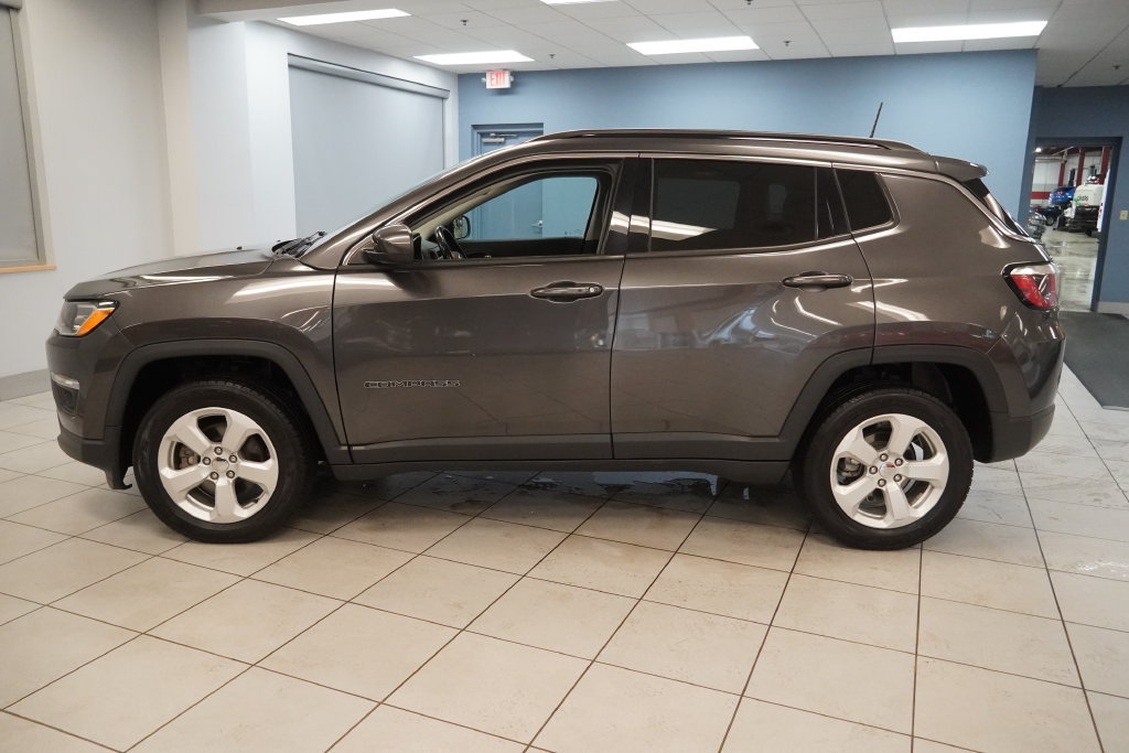 Used 2020 Jeep Compass Latitude w/ Cold Weather Group AWD/4WD image 2