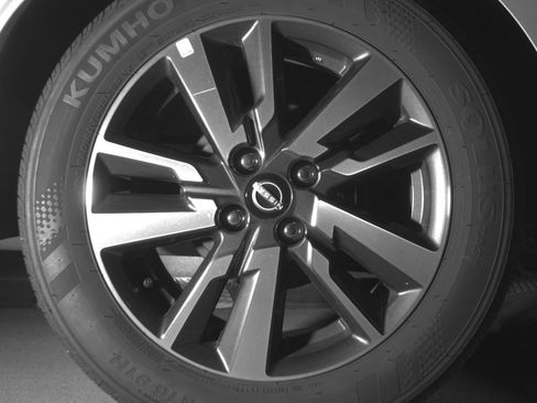 Used 2025 Nissan Versa SV FWD image 15