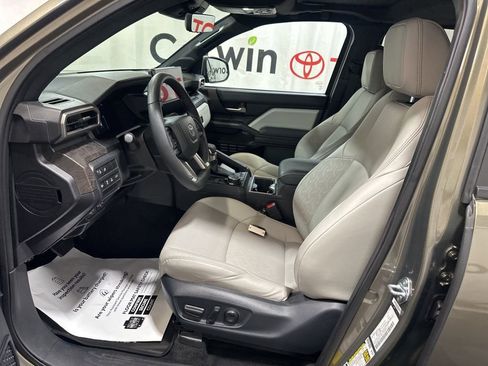 Used 2024 Toyota Tacoma Limited w/ Limited Package (LT) image 23