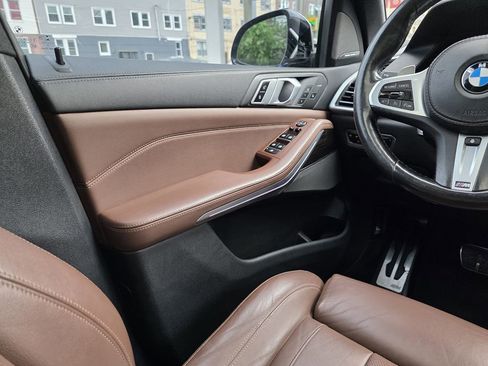 Used 2020 BMW X5 M50i w/ Premium Package image 25