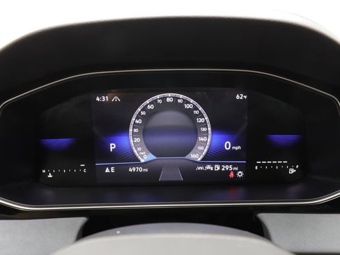 Used 2025 Volkswagen Jetta SE w/ Black Wheel Package image 8